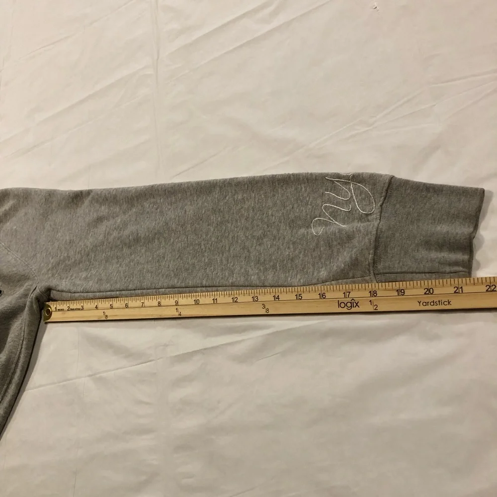 Aeropostale Women’s Long Sleeve Pullover Gray Graphic Sweatshirt Top size L - Picture 6 of 9